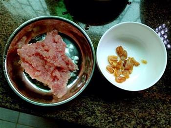 红参炖猪瘦肉的做法步骤1