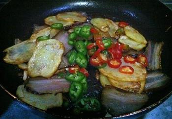 土豆腊肉煲的做法步骤5