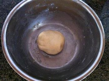 黑芝麻酥皮月饼的做法步骤3