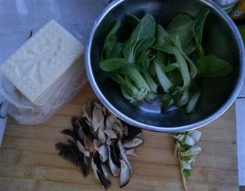 香菇油菜豆腐汤的做法步骤1
