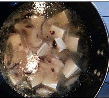香菇油菜豆腐汤的做法步骤3