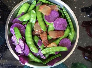 紫淮山荷兰豆炒腊肉的做法步骤14