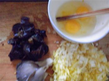 鸡蛋韭黄汤面的做法步骤1