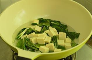 小白菜豆腐汤的做法步骤7