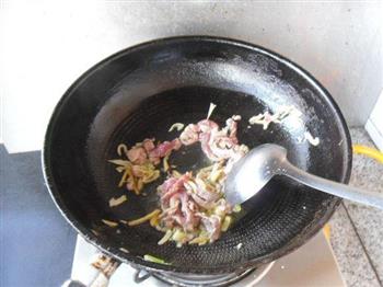 芹菜肉丝炒洋葱的做法步骤3