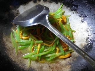 虫草菇炒莴笋的做法步骤10