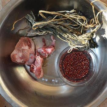 红豆菜干猪骨汤的做法步骤1