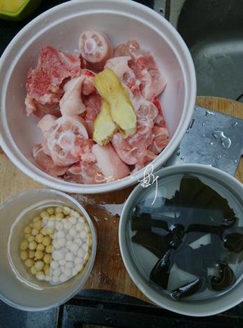 海带黄豆猪尾汤的做法图解1