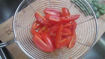 番茄炒虾球的做法步骤4