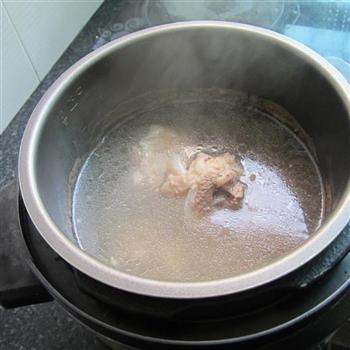 猪骨海带汤的做法步骤8