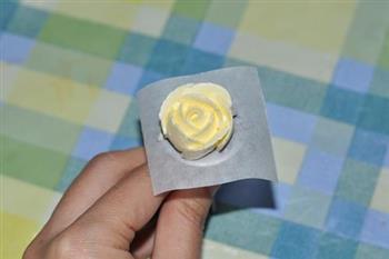奶油霜裱花蛋糕的做法图解15
