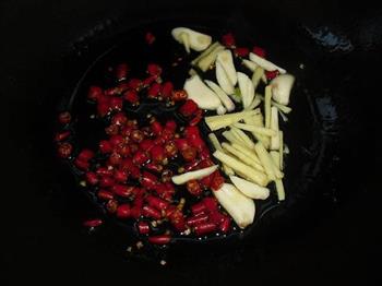 剁椒豆豉猪小肠的做法步骤3