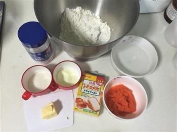 超软胡萝卜餐包的做法步骤1