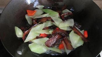 干锅莴笋腊肉的做法图解3