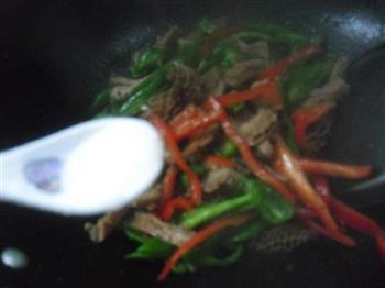 青红椒炒牛肚的做法步骤6
