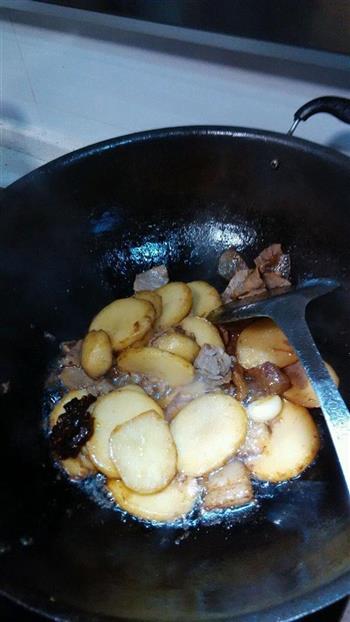 干锅土豆片烧肉的做法图解9