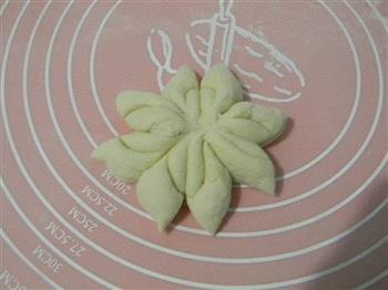 奶香菊花馒头的做法图解6