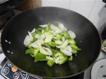 洋葱青椒炒猪肝的做法步骤4