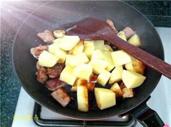 话梅排骨焖土豆的做法步骤7