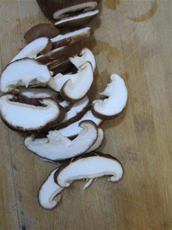 香菇剁椒炒蛋的做法图解1
