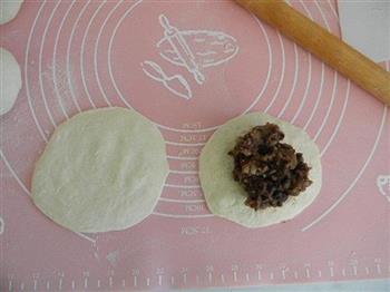 奶香豆沙发面饼的做法步骤4
