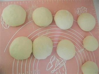 奶香豆沙发面饼的做法步骤6