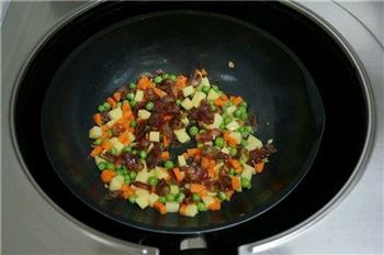 腊肠土豆焖饭的做法步骤6
