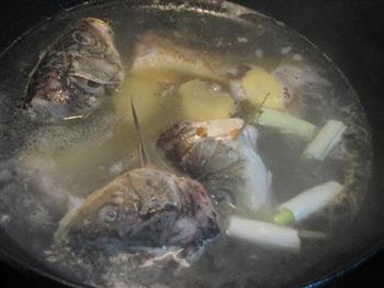 鱼头鱼尾豆腐丝汤的做法图解6