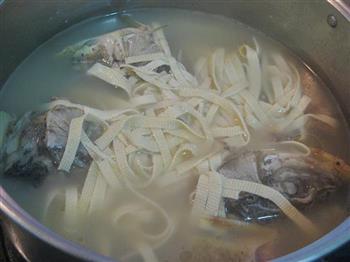 鱼头鱼尾豆腐丝汤的做法图解7