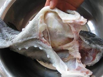 红烧海参斑鱼的做法步骤2