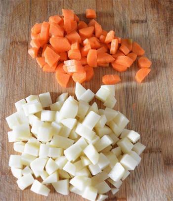 土豆胡萝卜沙拉丁的做法图解2
