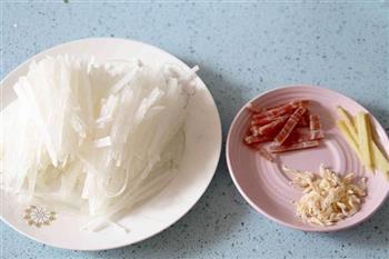 火腿虾皮萝卜丝汤的做法步骤2