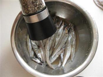 香煎多春鱼的做法步骤5