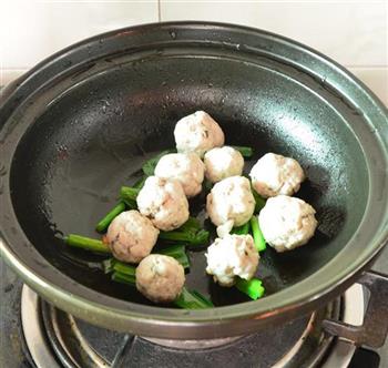 香菇肉丸煮豆腐的做法步骤3