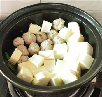 香菇肉丸煮豆腐的做法步骤4