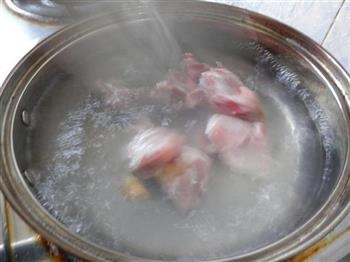 莲菜排骨汤的做法步骤4