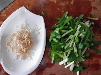 韭菜炒虾米的做法图解2