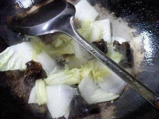 黑木耳蟹柳炒白菜的做法步骤6