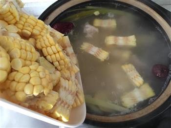 玉米排骨汤的做法图解9