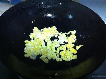 菜椒芹菜炒鸡蛋的做法步骤3