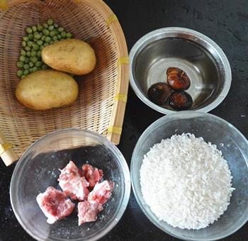 排骨香菇土豆焖饭的做法步骤1