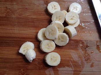 香蕉和草莓加酸乳的做法图解3