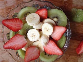 香蕉和草莓加酸乳的做法步骤5