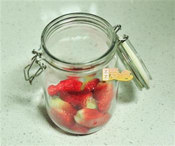 养颜美容草莓酒的做法步骤4