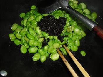 橄榄菜炒蚕豆米的做法图解4