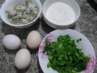 韭菜鸡蛋牡蛎煎的做法图解1