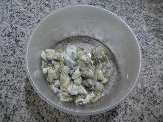 韭菜鸡蛋牡蛎煎的做法步骤2