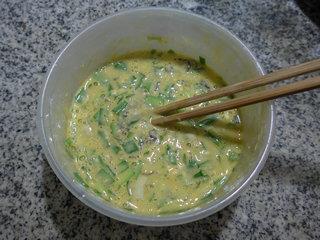 韭菜鸡蛋牡蛎煎的做法步骤7