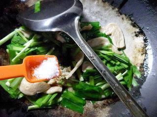 韭菜炒大豆蛋白的做法图解8