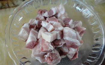 杏鲍菇红烧肉的做法步骤2